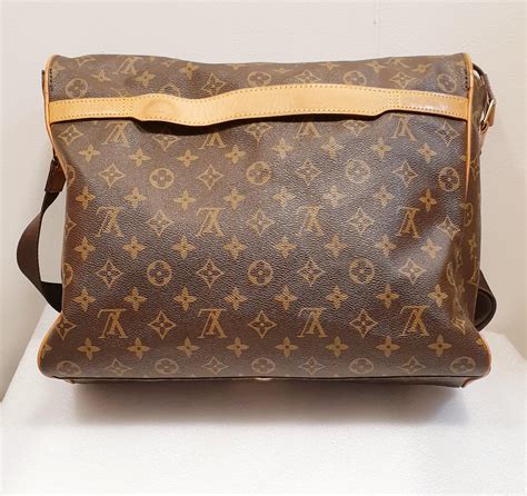 louis vuitton abbesses messenger bag replica|louis vuitton district messenger.